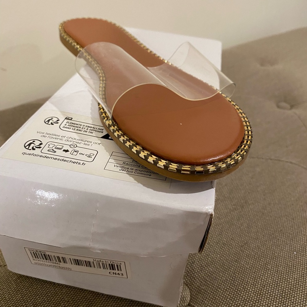 SHEIN - Tan Sandals Clear Band with Gold Details